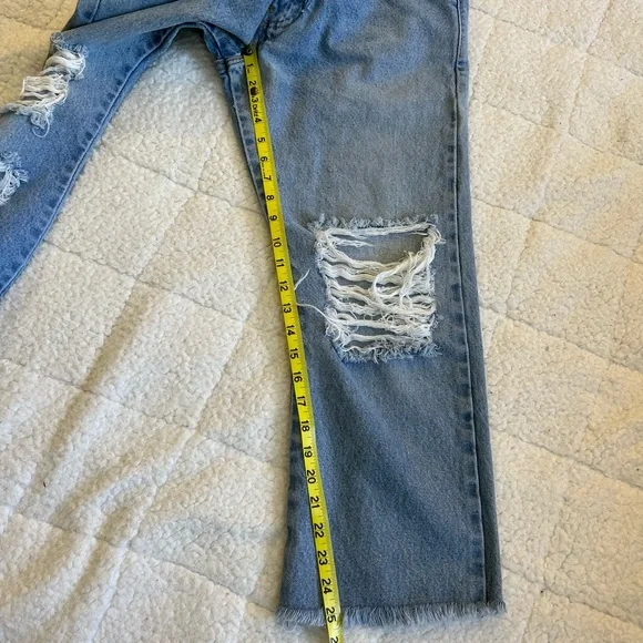 The Vintage Twin Reworked Levi’s jeans - Picture 16 of 16